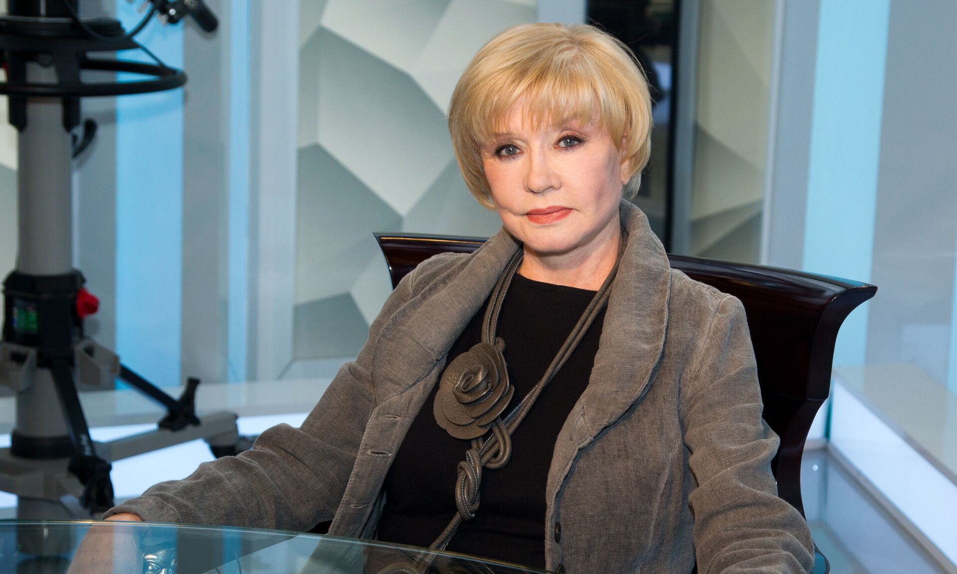 Сколько лет вере алентовой. Вера Алентова. Вера Алентова 2022. Вера Алентова 2021. Вера Алентова 2020.